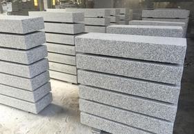 深圳石材廠家大量供應花崗巖蘑菇石，助力建筑工程品質提升